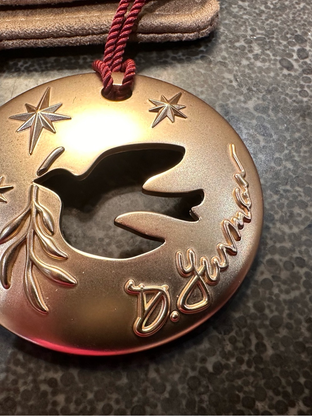 David Yurman Set of 3 Gold Tone Dove Ornaments with Pouch - Picture 5 of 8